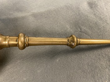 Un bougeoir en bronze, Pays-Bas ou Flandres, 14/15&egrave;me